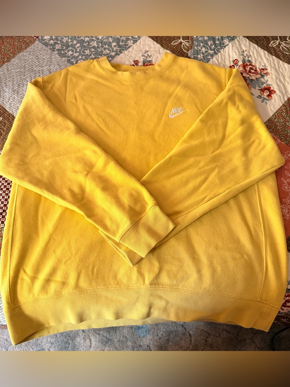 Nike Men’s XL Yellow Fleece Crewneck Sweatshirt Embroidered Swoosh Pullover